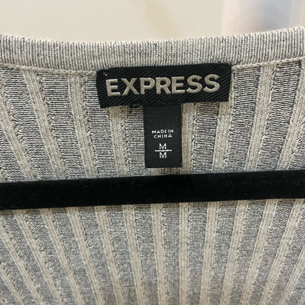Express Ribbed V-Neck Sweater in Gray Womens Size Medium - Picture 4 of 4